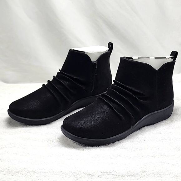 CLARKS CLOUDSTEPPERS●SILLIAN GEMMA BLACK ANKLE BOOTS■LADIES 8 ●WIDE●NWB●CUTE● - Picture 1 of 16